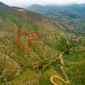 8,027m² Plot for Sale in Lythrodontas, Nicosia District