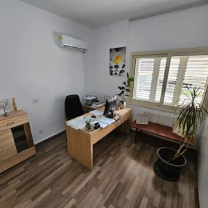 100m² Office for Rent in Limassol District