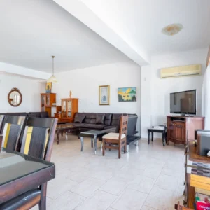 5 Bedroom House for Sale in Kissonerga, Paphos District