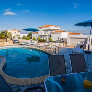 5 Bedroom House for Sale in Neo Chorio Pafou, Paphos District