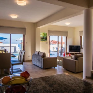 5 Bedroom House for Sale in Neo Chorio Pafou, Paphos District