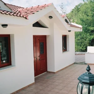 5 Bedroom House for Sale in Moniatis, Limassol District