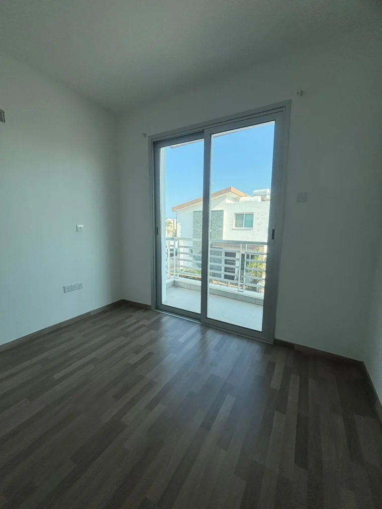 Cheap Houses and Villas for Sale Larnaca up to 300000 euro