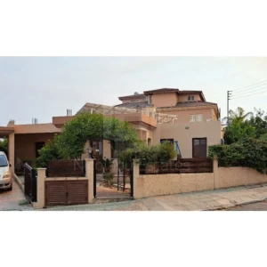 5 Bedroom House for Sale in Episkopi, Limassol District
