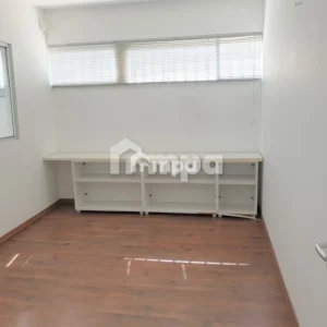 Коммерческое помещение 300 м² в аренду в Никосии – Каймакли