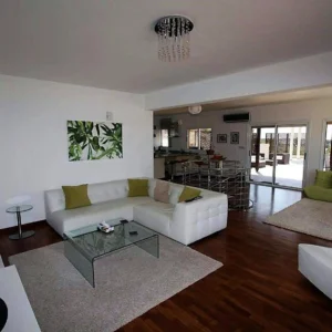 3 Bedroom Apartment for Sale in Paphos – Universal