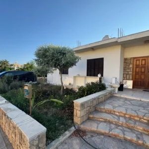 3 Bedroom House for Sale in Chlorakas, Paphos District