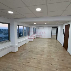 180m² Office for Rent