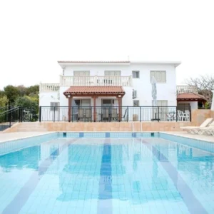 5 Bedroom House for Sale in Kissonerga, Paphos District
