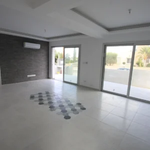 5 Bedroom House for Sale in Paphos – Anavargos