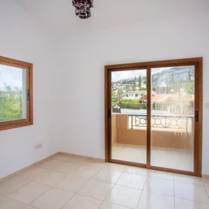 3 Bedroom House for Sale in Peyia, Paphos District