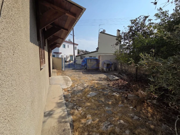 Cheap Houses and Villas for Sale Limassol up to 300000 euro