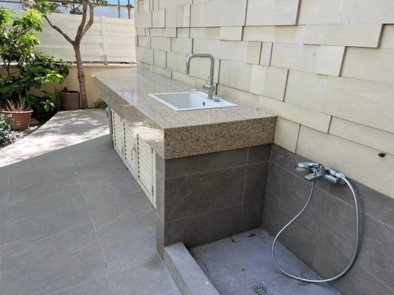 Προς Ενοικίαση