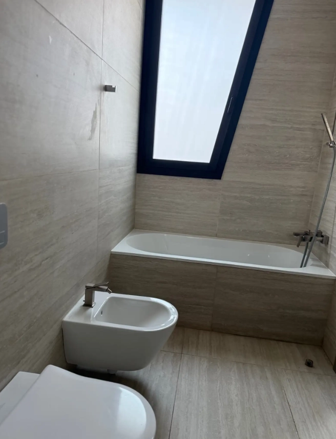 Προς Ενοικίαση