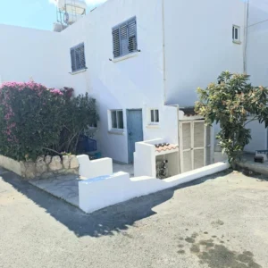2 Bedroom House for Sale in Tombs Of the Kings, Paphos District