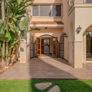 5 Bedroom House for Sale in Ypsonas, Limassol District