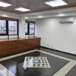 250m² Office for Sale