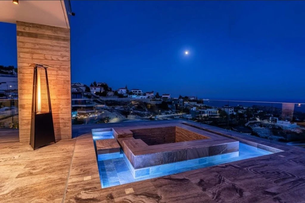6+ Bedroom House for Sale in Agios Tychonas, Limassol District