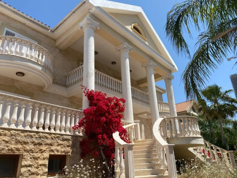5 Bedroom House for Sale