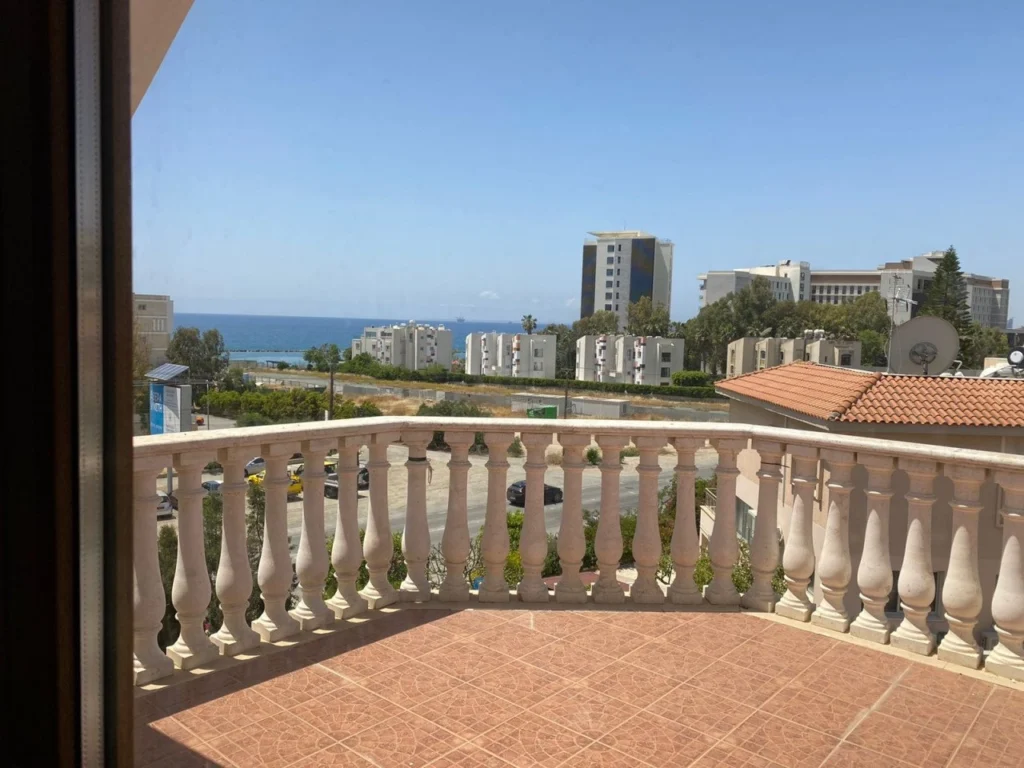 5 Bedroom House for Sale