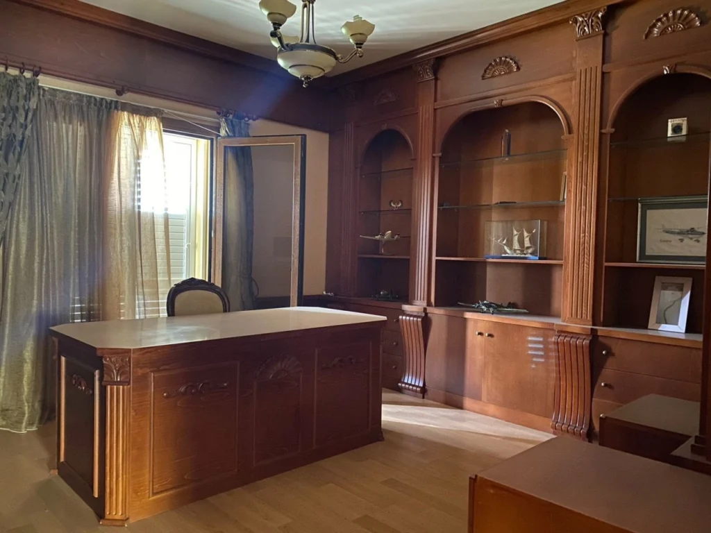 5 Bedroom House for Sale