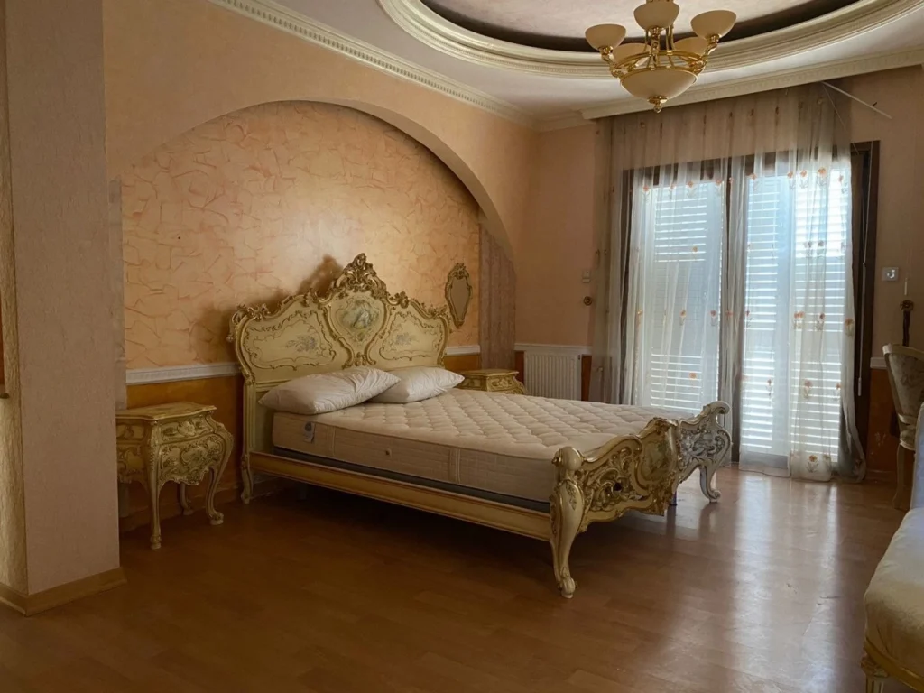 5 Bedroom House for Sale