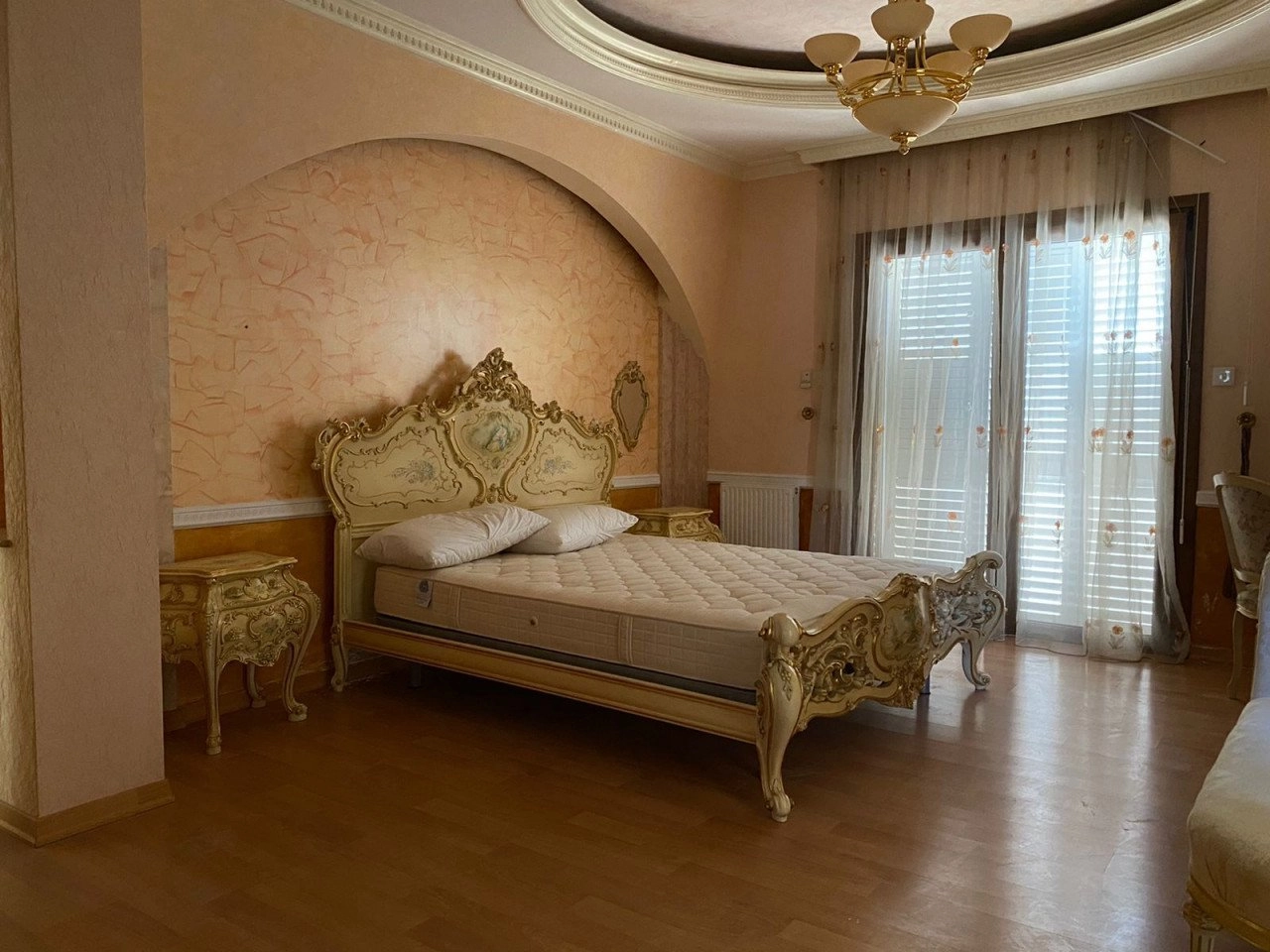 5 Bedroom House for Sale