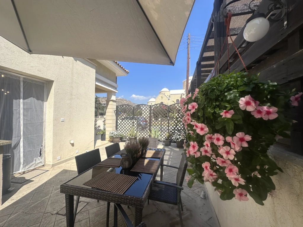 2 Bedroom House for Rent in Agios Tychonas, Limassol District