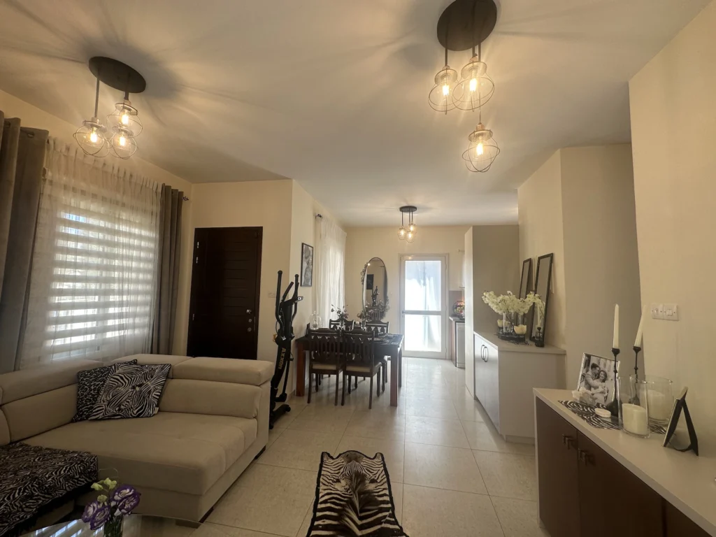 2 Bedroom House for Rent in Agios Tychonas, Limassol District