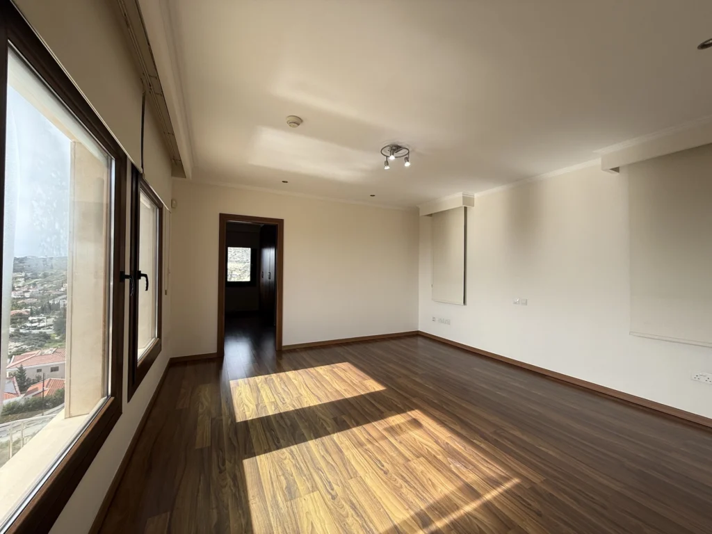 5 Bedroom House for Rent in Agios Tychonas, Limassol District