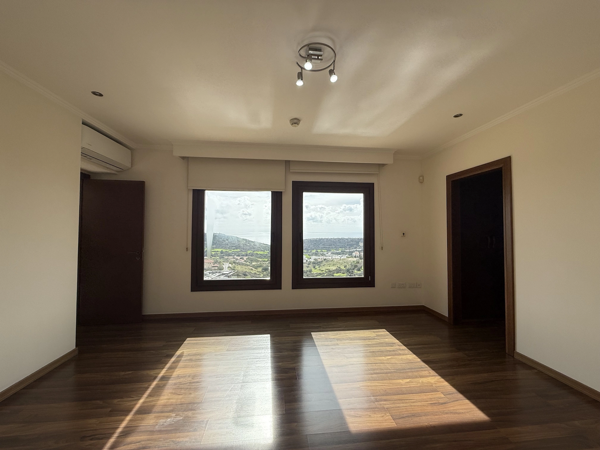 5 Bedroom House for Rent in Agios Tychonas, Limassol District