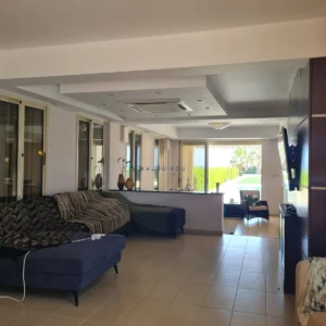 5 Bedroom House for Sale in Pervolia Larnacas