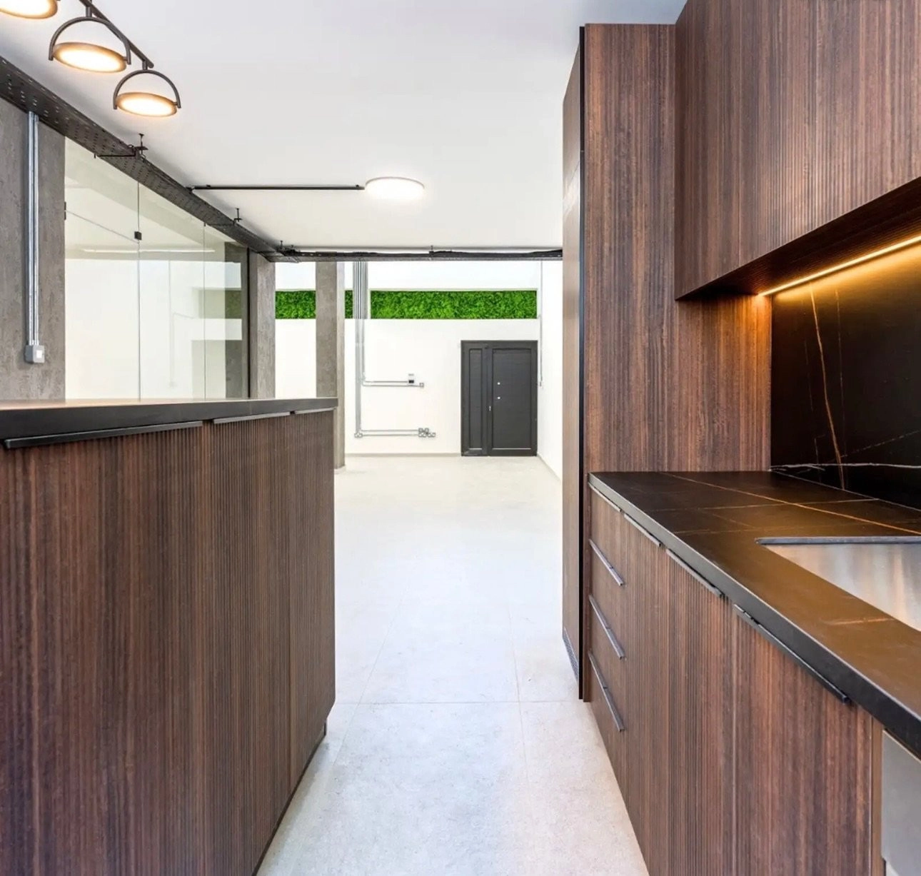 450m² Office for Rent in Limassol District