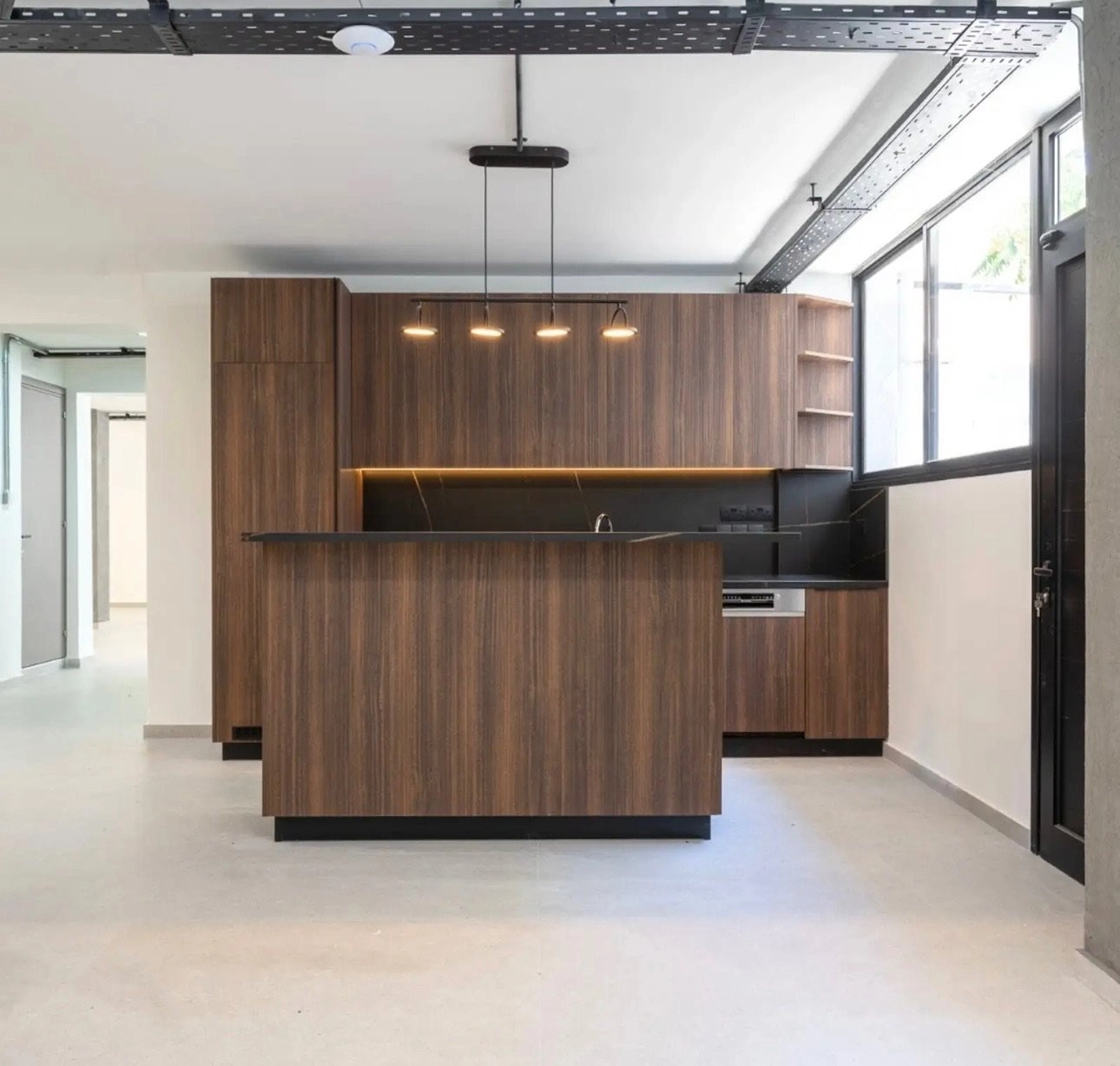 450m² Office for Rent in Limassol District