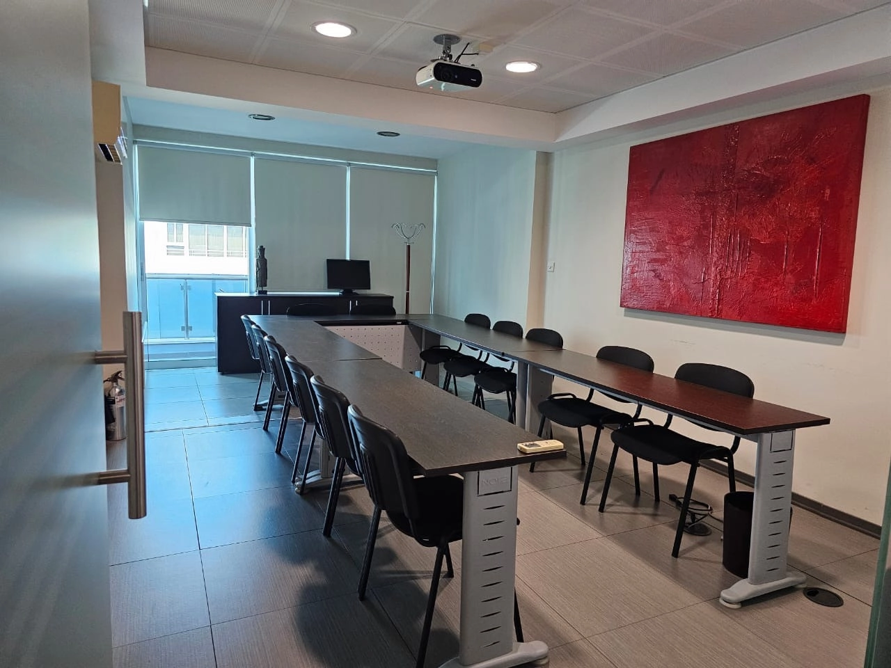 100m² Office for Rent in Limassol District