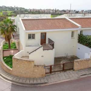 2 Bedroom House for Sale in Chlorakas, Paphos District