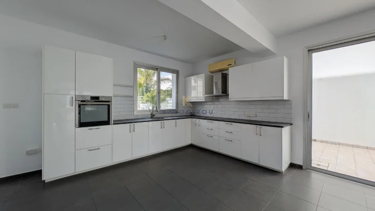 Cheap Houses and Villas for Sale Larnaca up to 300000 euro