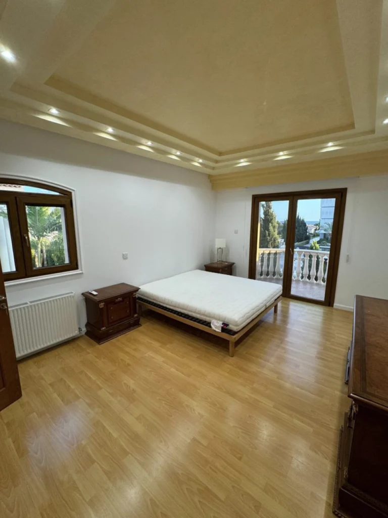 6+ Bedroom House for Rent in Agios Tychonas, Limassol District