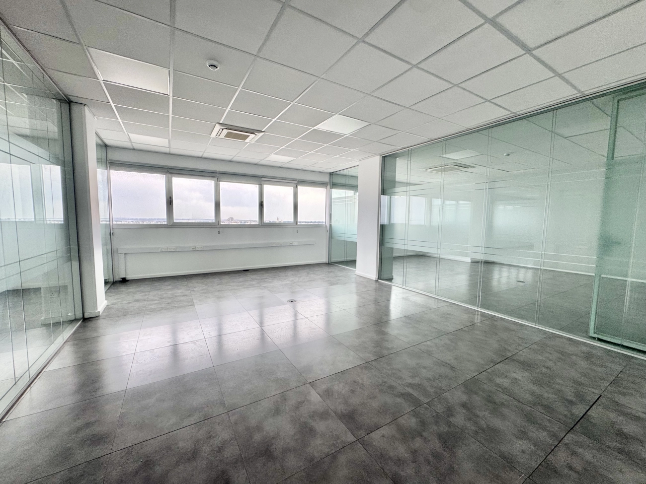 1000m² Office for Rent