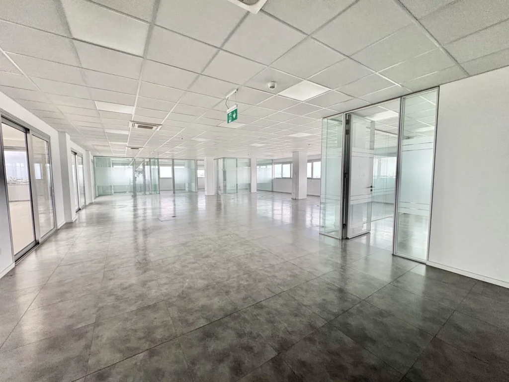1000m² Office for Rent