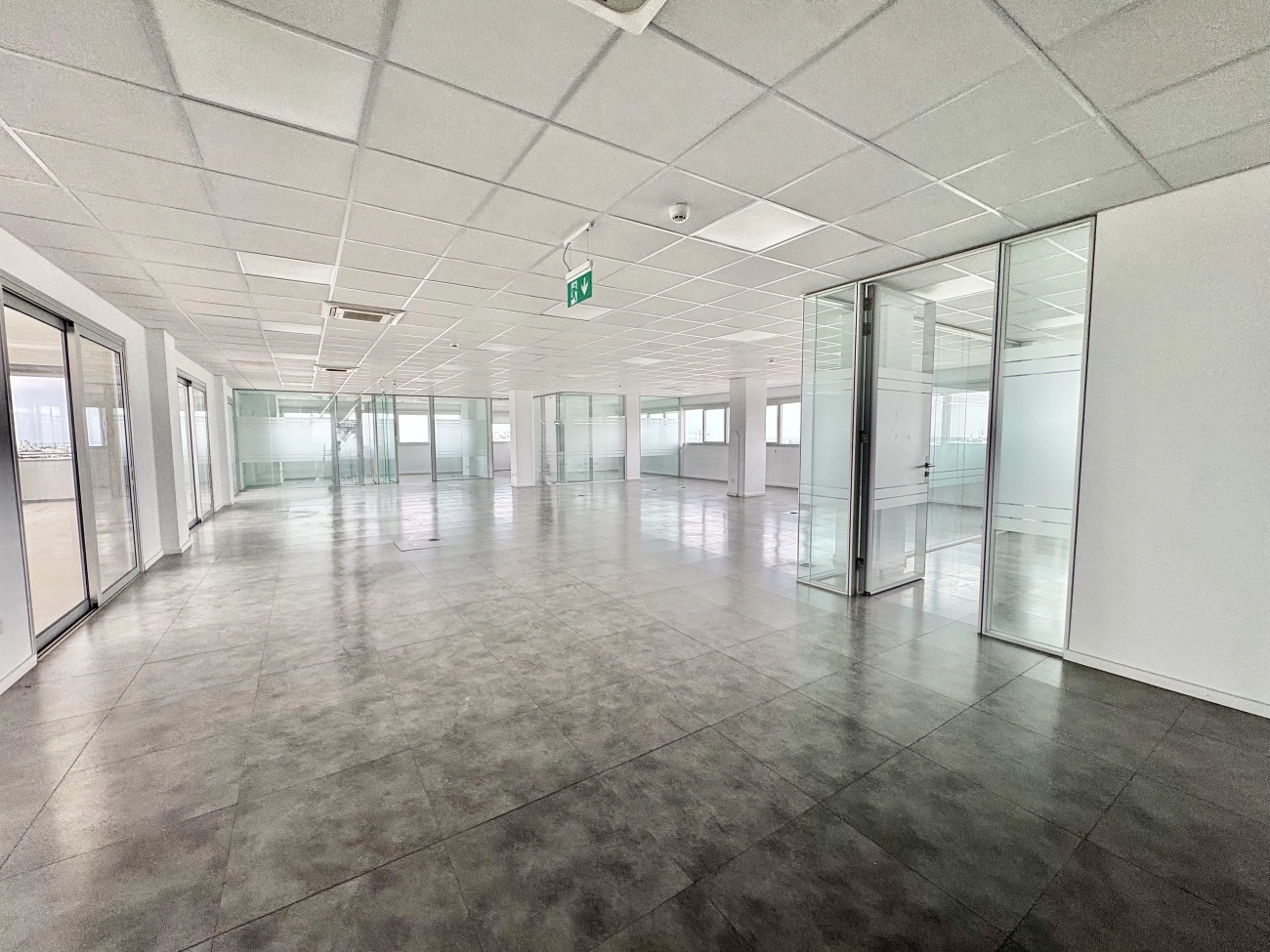 1000m² Office for Rent