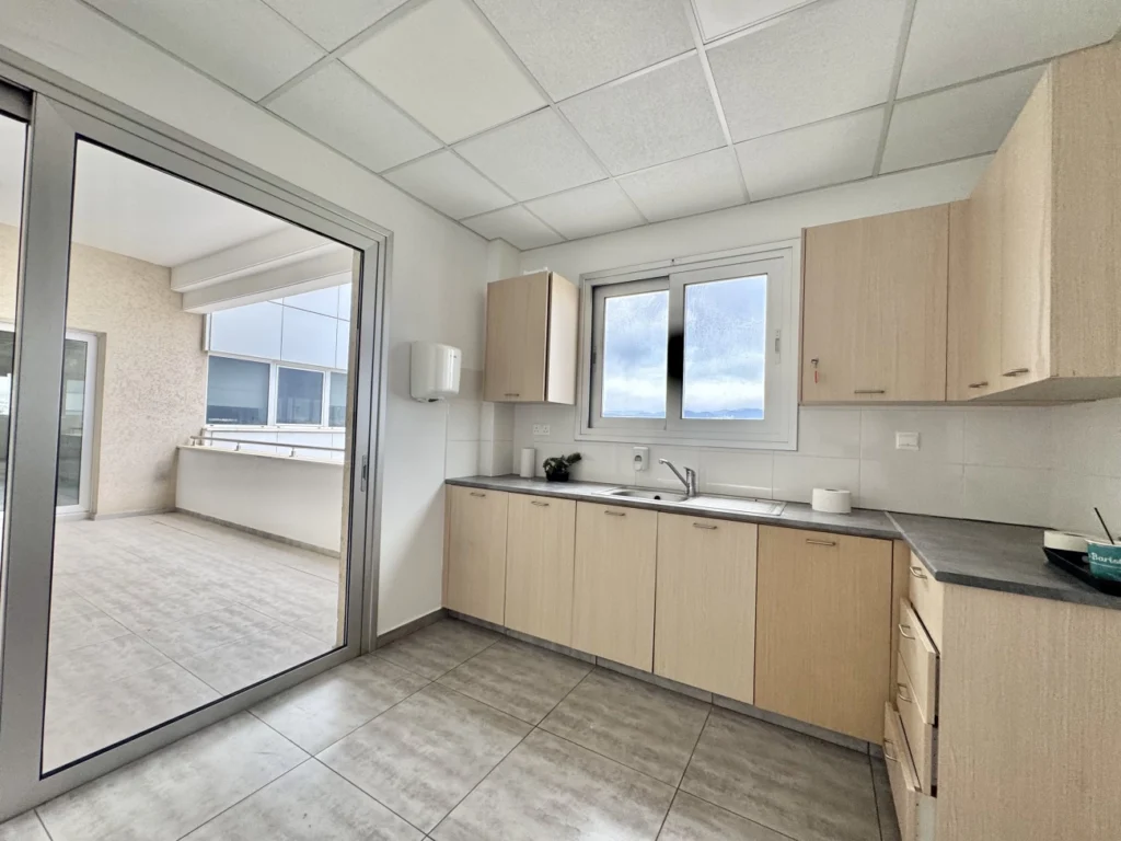 1000m² Office for Rent