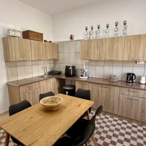 200m² Office for Rent