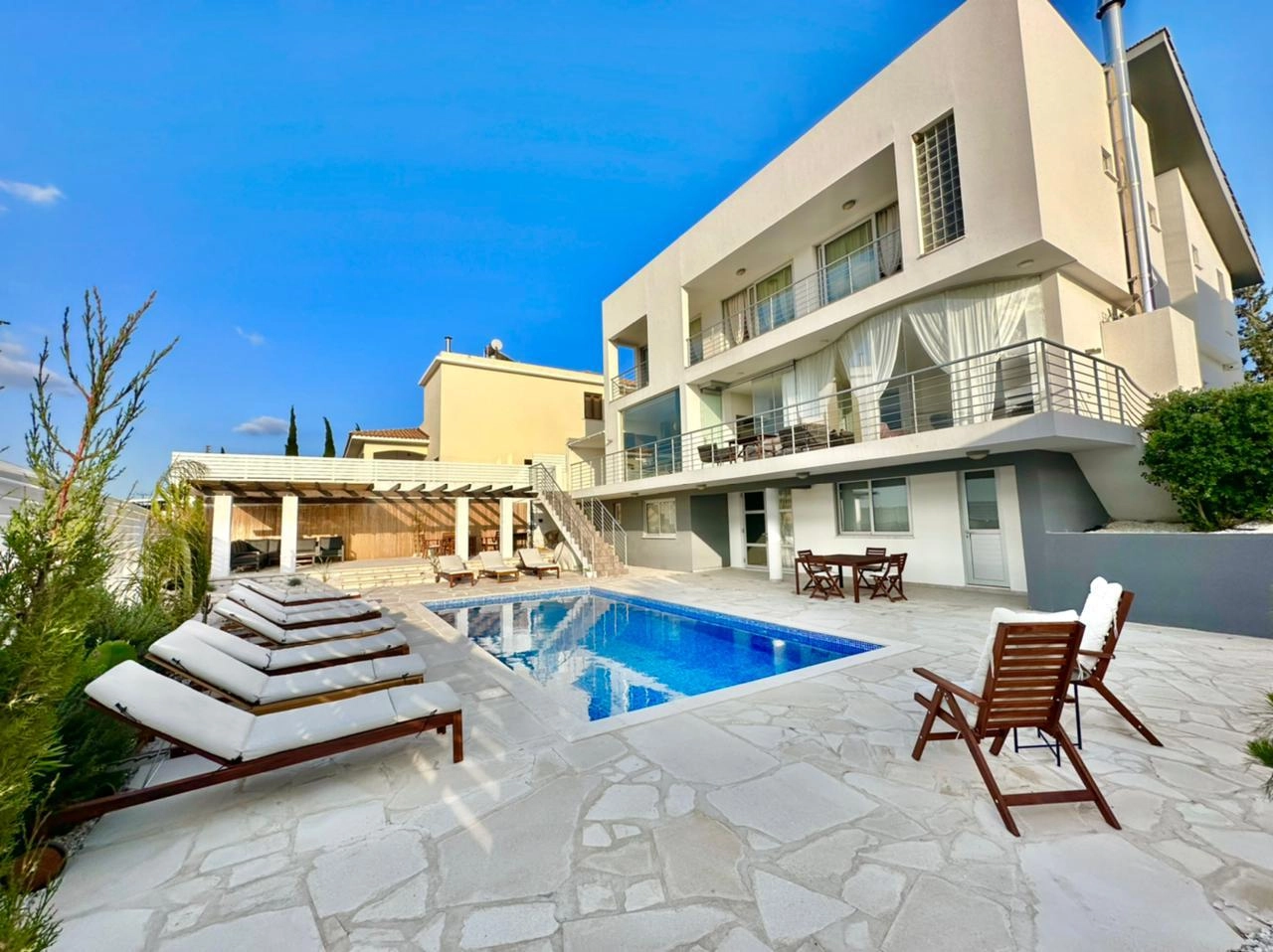 5 Bedroom House for Sale