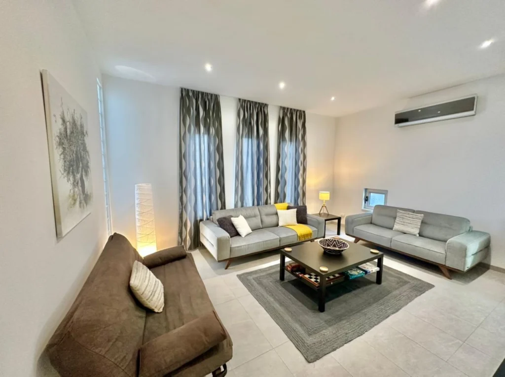 5 Bedroom House for Sale