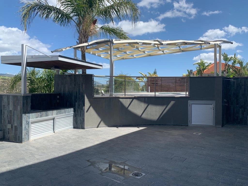 5 Bedroom House for Sale in Agios Tychonas, Limassol District