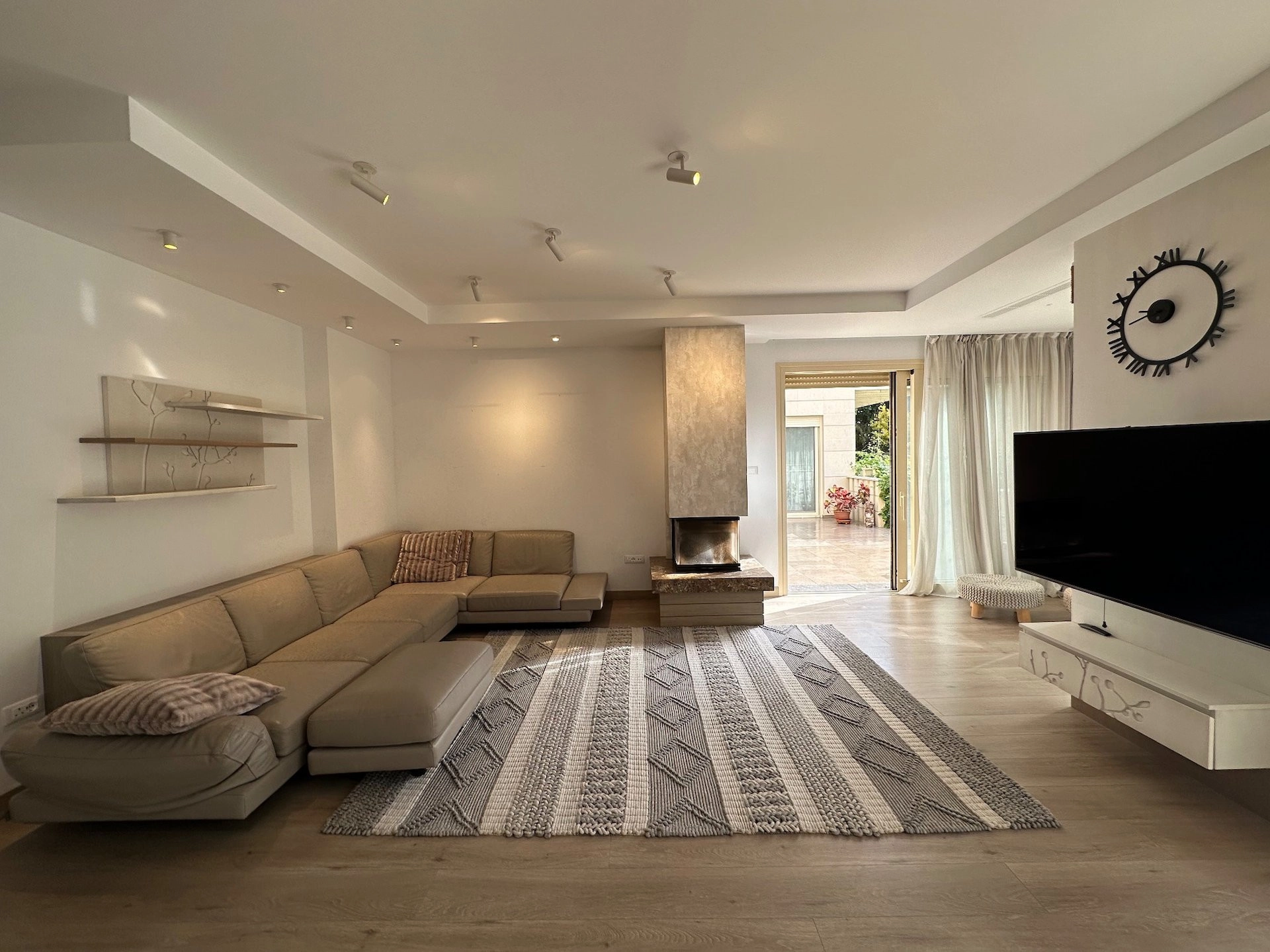 5 Bedroom House for Rent in Amathounta, Limassol District