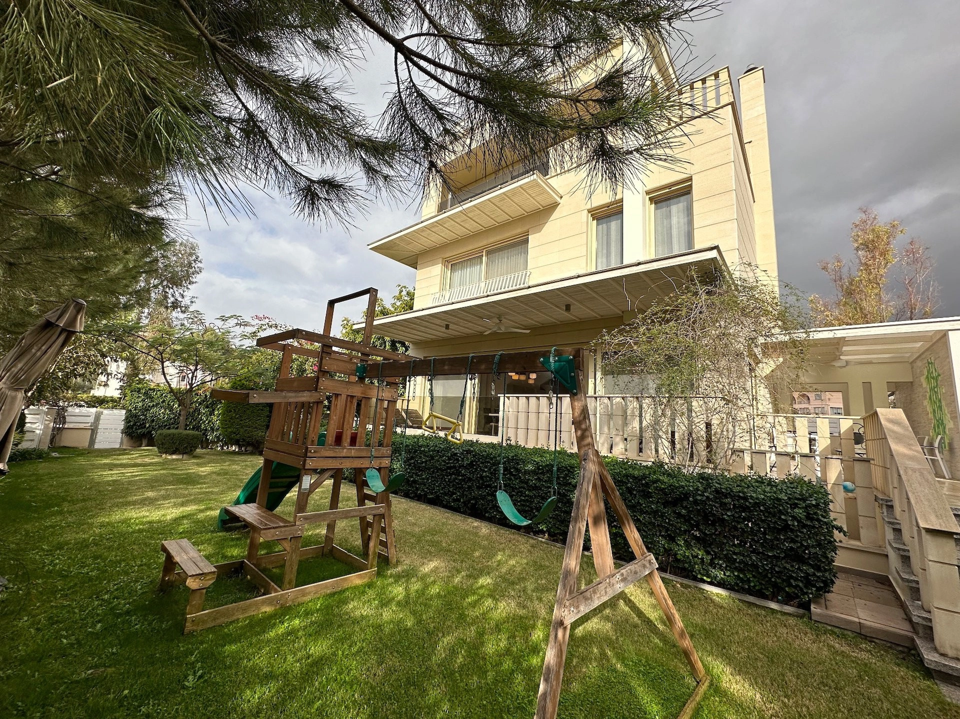 5 Bedroom House for Rent in Amathounta, Limassol District