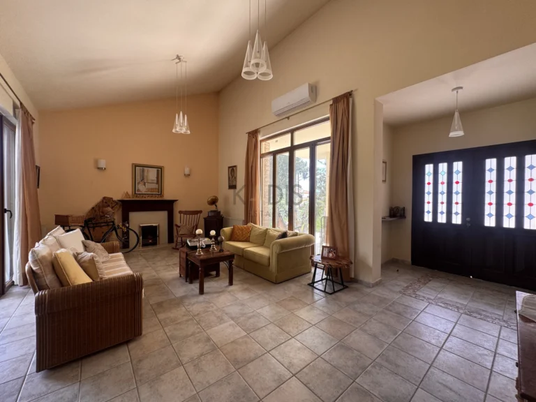 Cheap Houses and Villas for Sale Larnaca up to 700000 euro