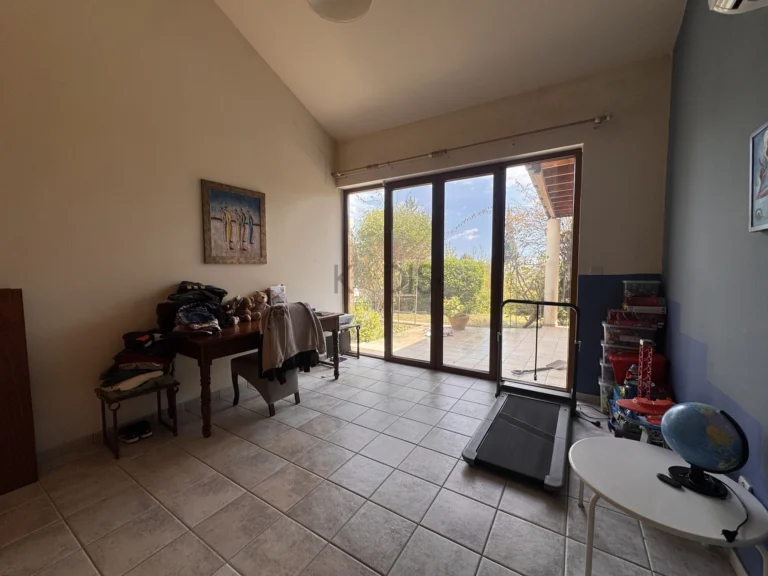 Cheap Houses and Villas for Sale Larnaca up to 700000 euro